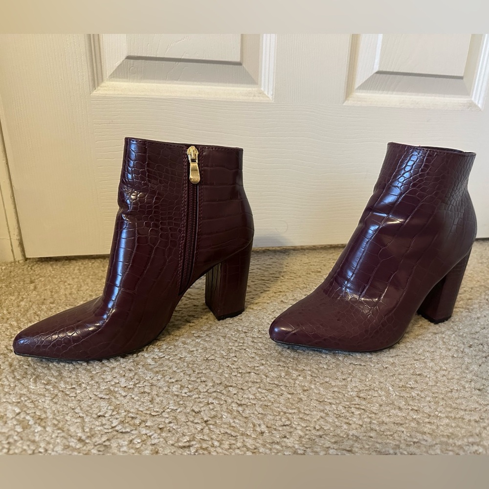 Gorgeous Lulus Booties - Picture 2 of 4